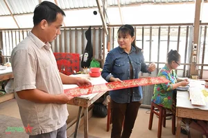 Traditional Glass Painting Craft of An Giang: A Cultural Heritage - image 3