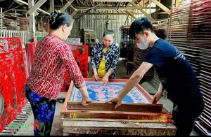 Traditional Glass Painting Craft of An Giang: A Cultural Heritage - image 7