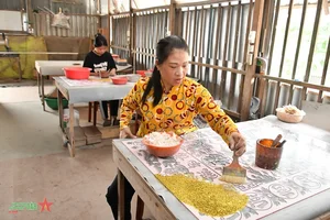 Traditional Glass Painting Craft of An Giang: A Cultural Heritage - image 0