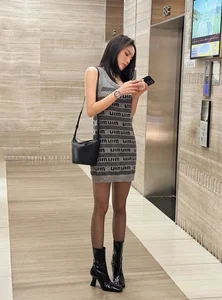 7 Trendy Autumn Fashion Styles Popularized by Vietnamese Celebrities - image 3