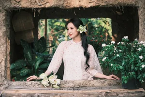 Ethereal Muse in the Golden Hour Bloom - image 0