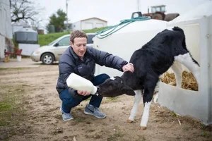 How Billionaires Warren Buffett and Mark Zuckerberg Teach Their Children Humility - image 1