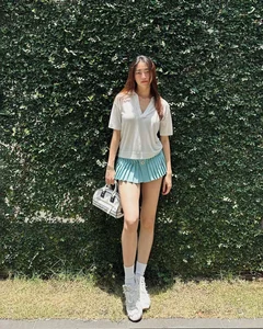 Three Bold Body-Baring Fashion Trends That Defined Vietnamese Celebrities in 2023 - image 5