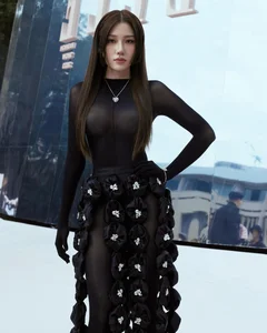 Three Bold Body-Baring Fashion Trends That Defined Vietnamese Celebrities in 2023 - image 4