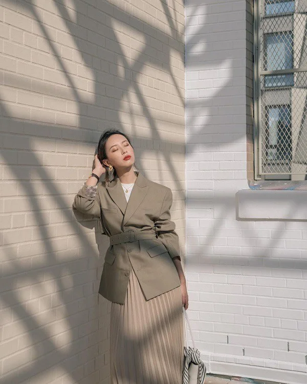 How to Recreate the Chic Office Style of the Hottest K-Drama Female Lead