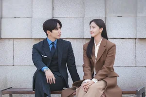 How to Recreate the Chic Office Style of the Hottest K-Drama Female Lead - image 3