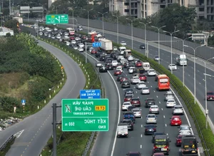 Travelers Return to Hanoi: Congestion as the Tet Holiday Concludes - image 1