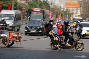 Travelers Return to Hanoi: Congestion as the Tet Holiday Concludes - image 2