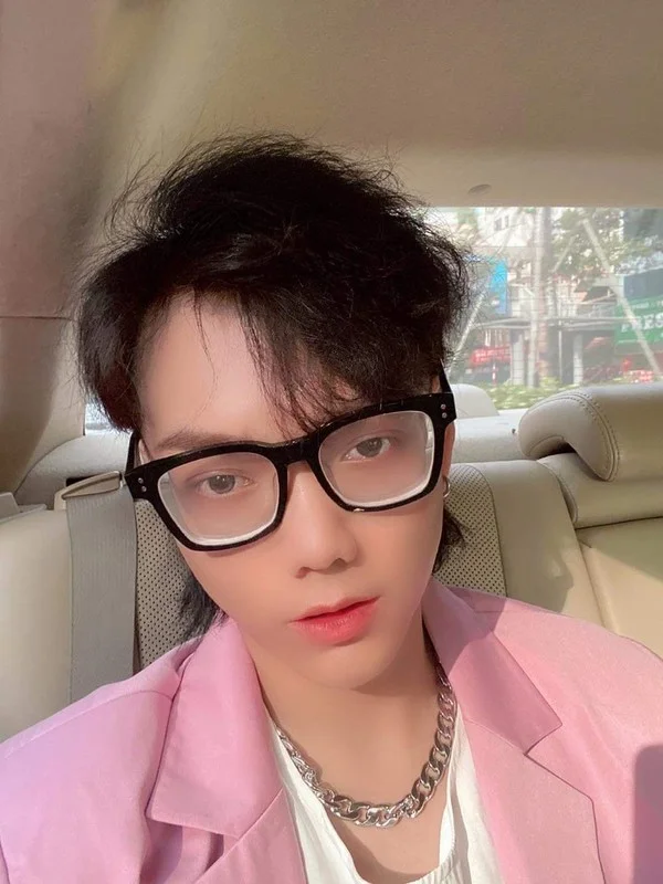 Pham Thoai Red Carpet Fashion: Exploring the Viral TikToker Bold Style and Social Media Filter Controversies