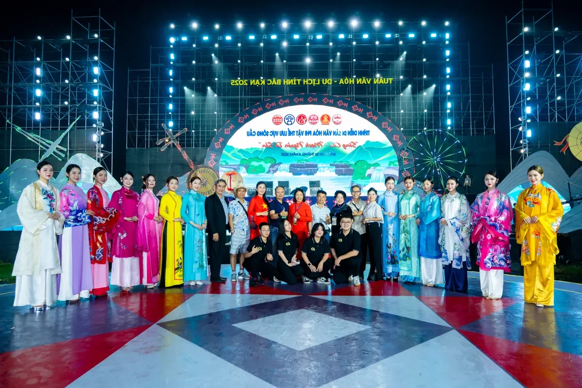 Exploring Vietnamese Heritage and Timeless Elegance Through the Traditional Ao Dai Fashion