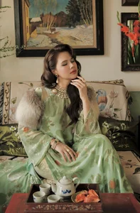 Phanh Lee Radiates Elegance and Sophistication as a Modern Hanoi Noblewoman - image 5