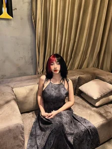 TikTok Beauty Hacks: Testing the Viral Vibrating Massager Makeup Challenge - image 4