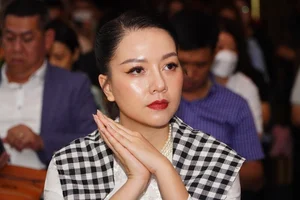 Trấn Thành and Hari Won Share Sweet Moments at New Movie Premiere - image 4