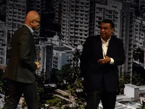 Bên trong cuộc sống xa hoa của tỷ phú giàu nhất Châu Á - Mukesh Ambani - image 11