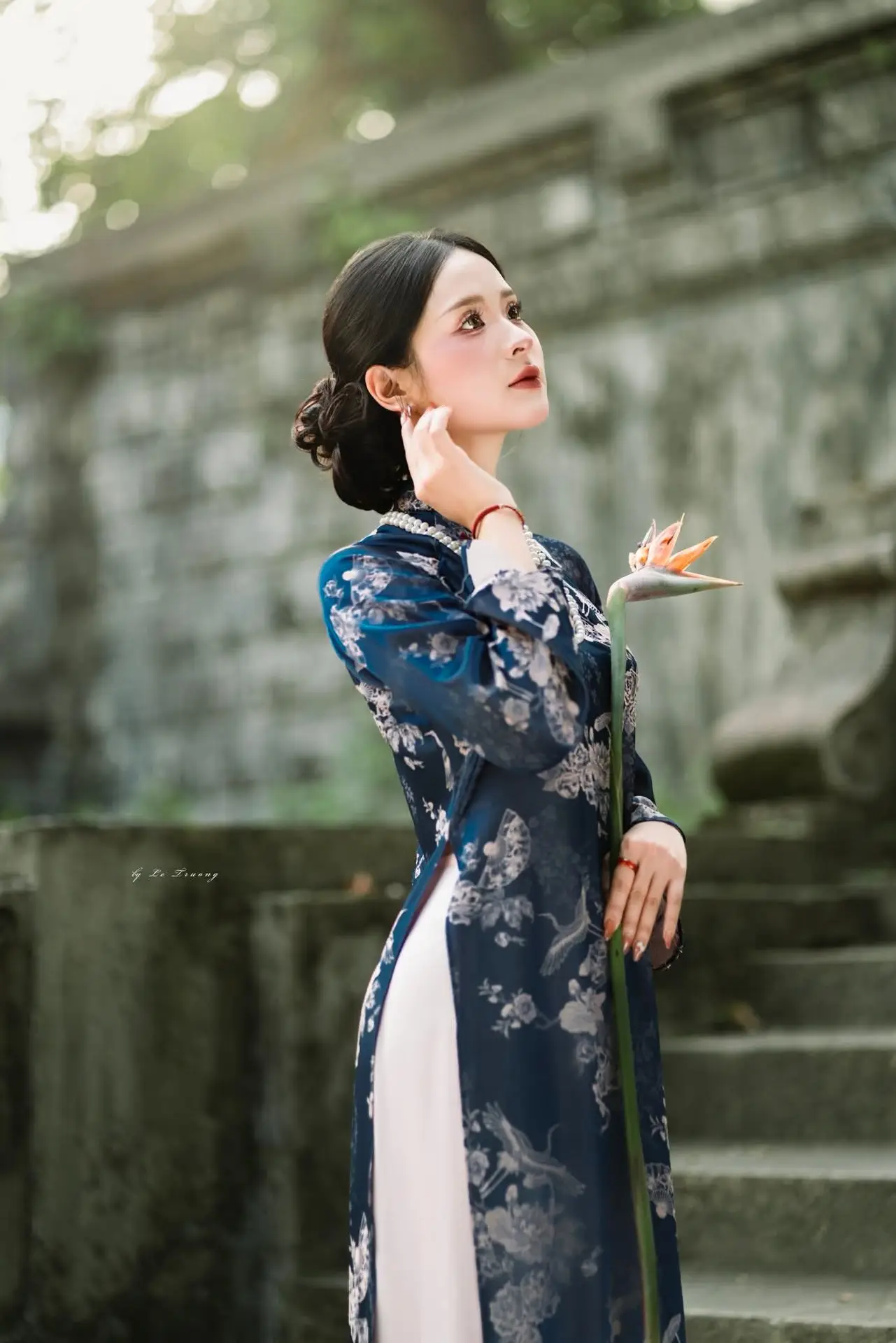 Elegant Traditional Ao Dai Beauty: Capturing Asian Grace in Golden Hour Light.