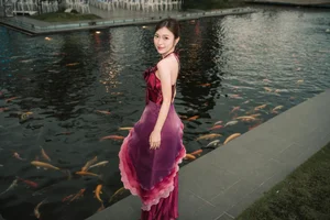MC Khanh Vy: From Language Genius to Elegant Style Icon in New Photos - image 8