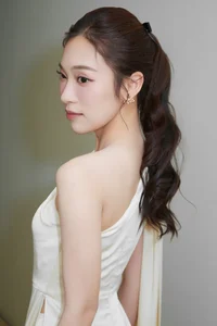 MC Khanh Vy: From Language Genius to Elegant Style Icon in New Photos - image 1