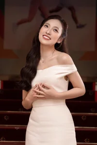 MC Khanh Vy: From Language Genius to Elegant Style Icon in New Photos - image 2
