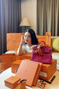 Schoolyard Beauty Spotted on Massive Hermes Shopping Spree - image 8