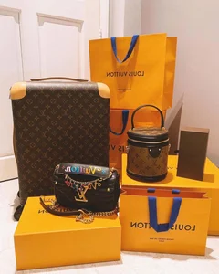 Schoolyard Beauty Spotted on Massive Hermes Shopping Spree - image 0