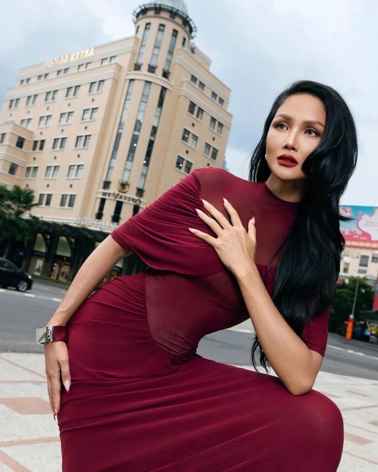 Vietnamese Showbiz June 5: Chiem Quoc Thai Family Update and Huong Giang's Rating