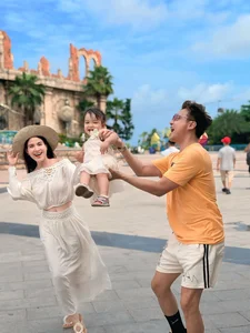 Vietnamese Showbiz June 5: Chiem Quoc Thai Family Update and Huong Giang's Rating - image 35