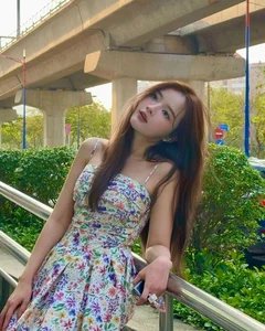 The 'ID Card Hot Girl' Returns with a Pure Summer Aesthetic - image 1