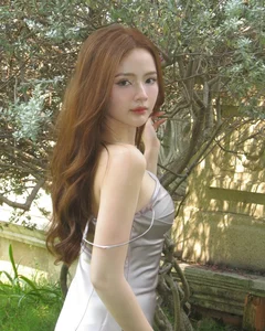 The 'ID Card Hot Girl' Returns with a Pure Summer Aesthetic - image 4