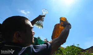 The Legend of the Green Beer Glass: Preserving the Traditional Craft of Glass Blowing in Xoi Tri Village - image 1