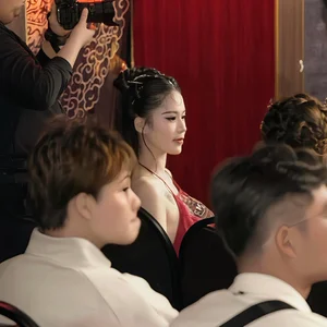 Cosplayer Nguyen Huu Kieu Oanh Turns Heads in Traditional Ao Yem at MMA Ring - image 7