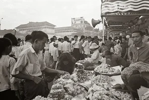 Nostalgic Glimpse: Rare Vintage Photos of Traditional Tet Celebrations in Old Vietnam - image 1