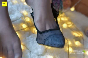 Elegant Grey Silk Fashion Photography Featuring Model Wan Ping in IESS SiXiangJia 097 Collection - image 11