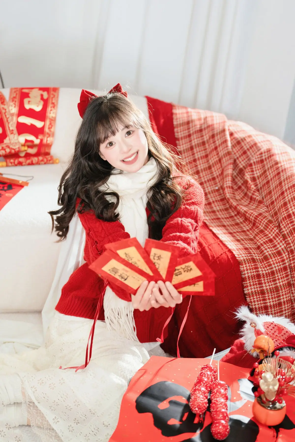 YiTuYu Vol.8524: Xia Yu Xiao Nian Embraces Lunar New Year in Radiant Red Sweater Style