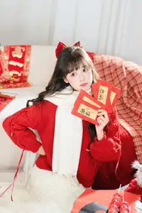 YiTuYu Vol.8524: Xia Yu Xiao Nian Embraces Lunar New Year in Radiant Red Sweater Style - image 2