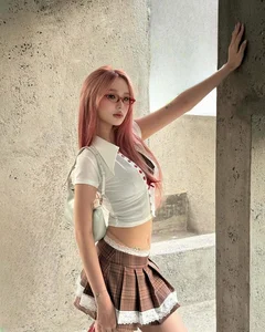Gen Z Fashion Trends: How Influencers are Redefining the Exposed Lingerie Aesthetic - image 5