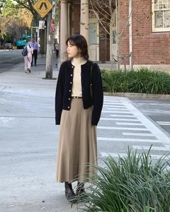 10 Stylish Ways to Wear A-Line Skirts: The Ultimate Flattering Fashion Guide - image 5