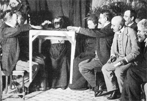 The Enigmatic Woman Claiming to Communicate with the Afterlife - image 0
