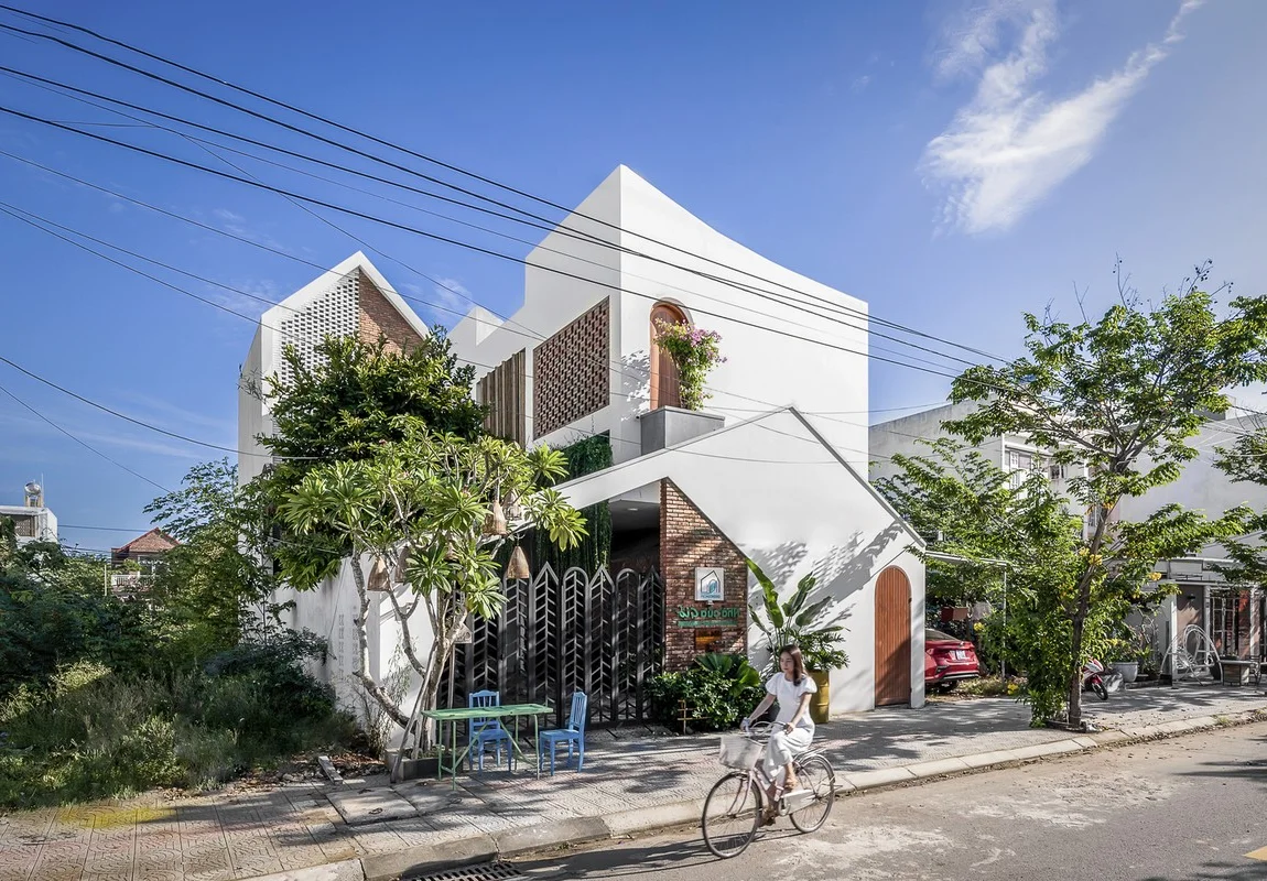 Innovative Architecture in Da Nang: A Modern Home Designed to Breathe with Natural Wind