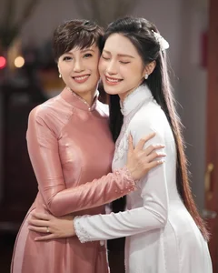 Ageless Elegance: Doan Van Hau’s Mother-in-Law Stuns in Viral Maternity Photo Session - image 5