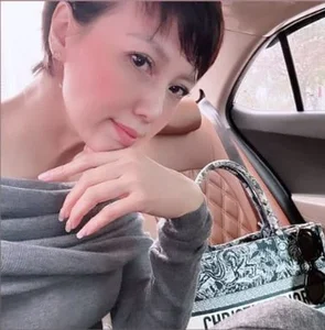 Ageless Elegance: Doan Van Hau’s Mother-in-Law Stuns in Viral Maternity Photo Session - image 1