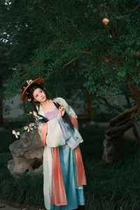 YITUYU Natural Light Portrait Photography Featuring Songbing Jiujiu - image 1