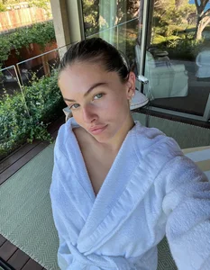 How the Former Most Beautiful Girl in the World Overcame Criticism - image 6