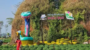 Ben Tre’s Viral Snake Mascot: The Impressive CEO Style 'Be Na' for Lunar New Year 2025 - image 7