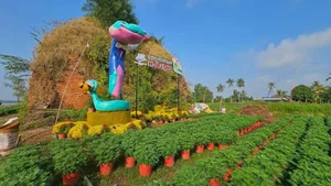 Ben Tre’s Viral Snake Mascot: The Impressive CEO Style 'Be Na' for Lunar New Year 2025 - image 2