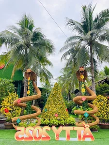 Ben Tre’s Viral Snake Mascot: The Impressive CEO Style 'Be Na' for Lunar New Year 2025 - image 3