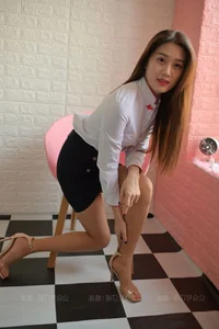 IESS Dansi 034: Yuxi in a Professional Hip-Hugging Skirt Gallery - image 10