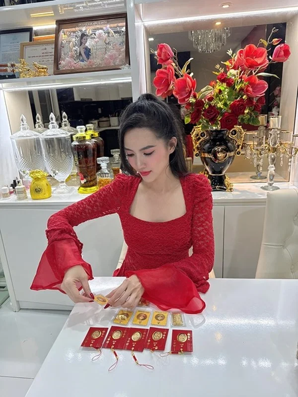 Phan Thi Mo Discusses her Luxury Lifestyle and the Surprising Challenges of Finding a Partner in the Spotlight