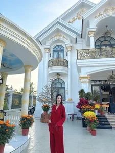 Phan Thi Mo Discusses her Luxury Lifestyle and the Surprising Challenges of Finding a Partner in the Spotlight - image 5