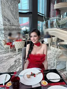 Phan Thi Mo Discusses her Luxury Lifestyle and the Surprising Challenges of Finding a Partner in the Spotlight - image 9
