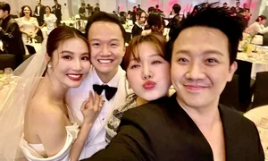 Khanh Thi and Phan Hien Celebrate an Early Christmas with Their Children - image 1